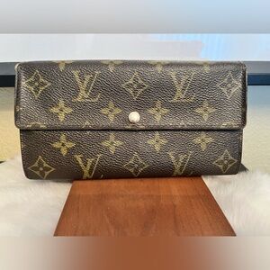 Authentic Louis Vuitton Sarah Monogram Wallet